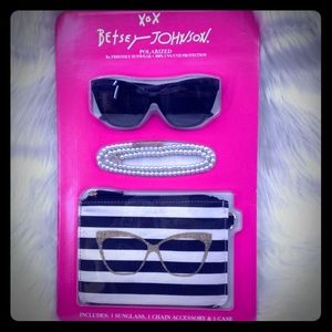 Betsey Johnson sunglasses gift set pearls pouch